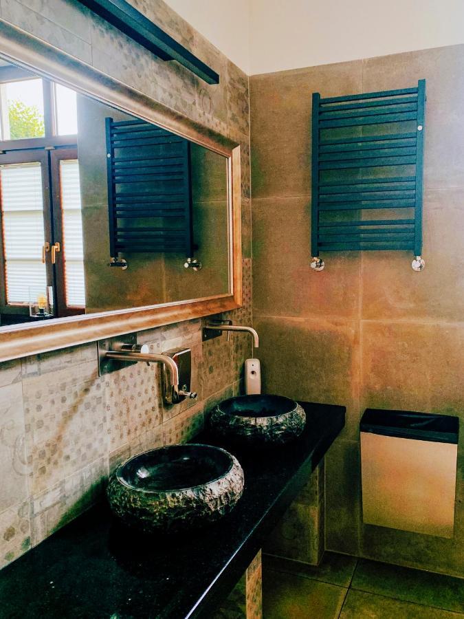 مبيت وإفطار شاسْنيشْ Dwor Karwacz المظهر الخارجي الصورة